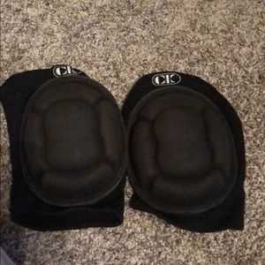 Wrestling knee pads